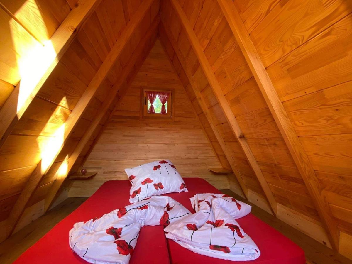 Rooms & Glamping Lana Haus Licko Petrovo Selo Exterior foto