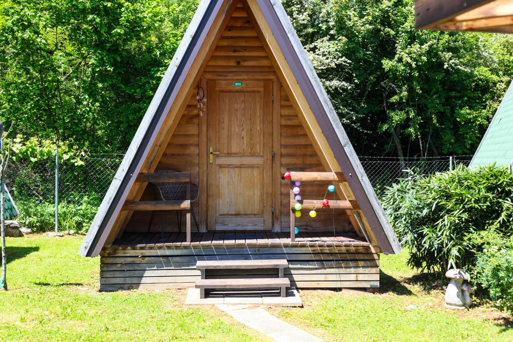 Rooms & Glamping Lana Haus Licko Petrovo Selo Exterior foto